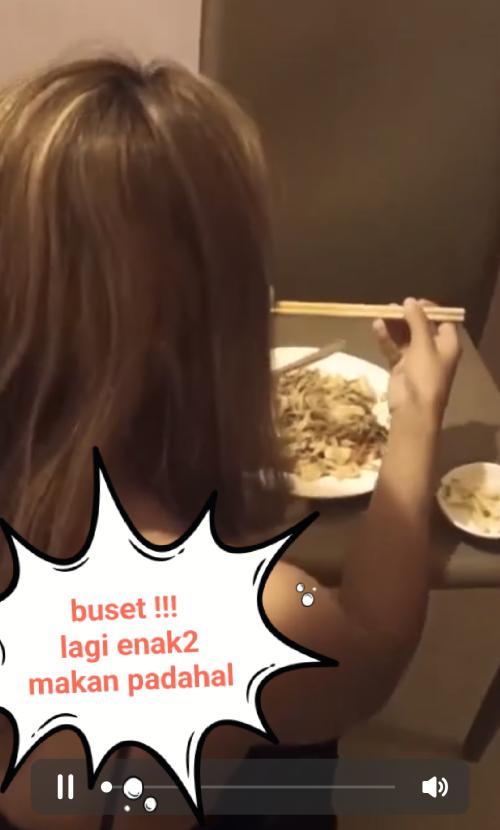 Lagi makan malah.. 