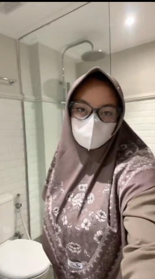 Hijab keenakan sampe dimasukin