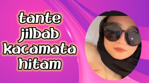 Tante jilbab kacamata hitam
