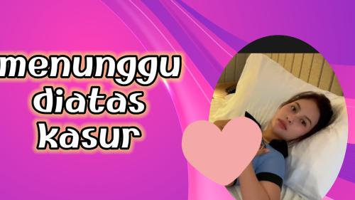 Menunggu diatas kasur