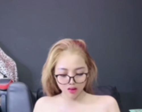 Rambut pirang cantik