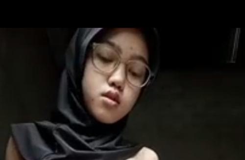 Jilbab hitam