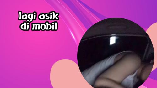 Lagi asik di mobil