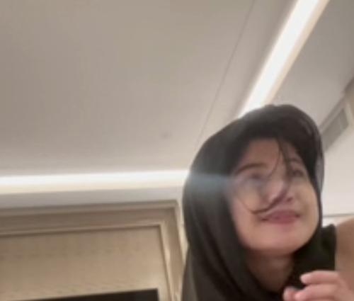 Jilbab hitam enak 