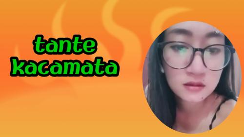 Tante kacamata