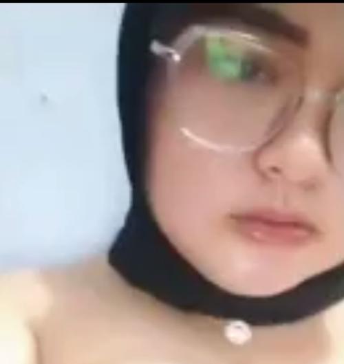 Hijab kacamata bikin tegang 