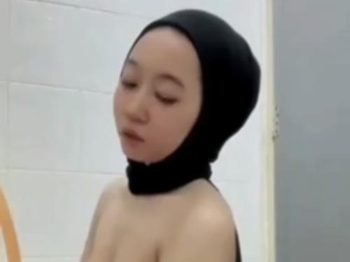 Hijab lagi mandi 
